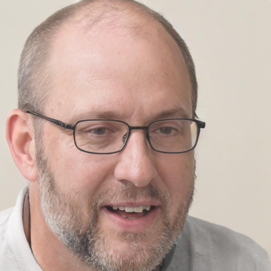 Portrait of Aleksander Novak, senior reputation management consultant
